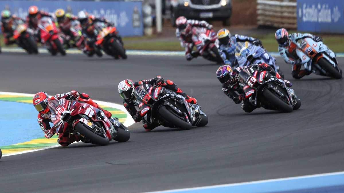 Jorge Martín crossing the finish line aboard his Aprilia to claim second place at the Goiânia race
