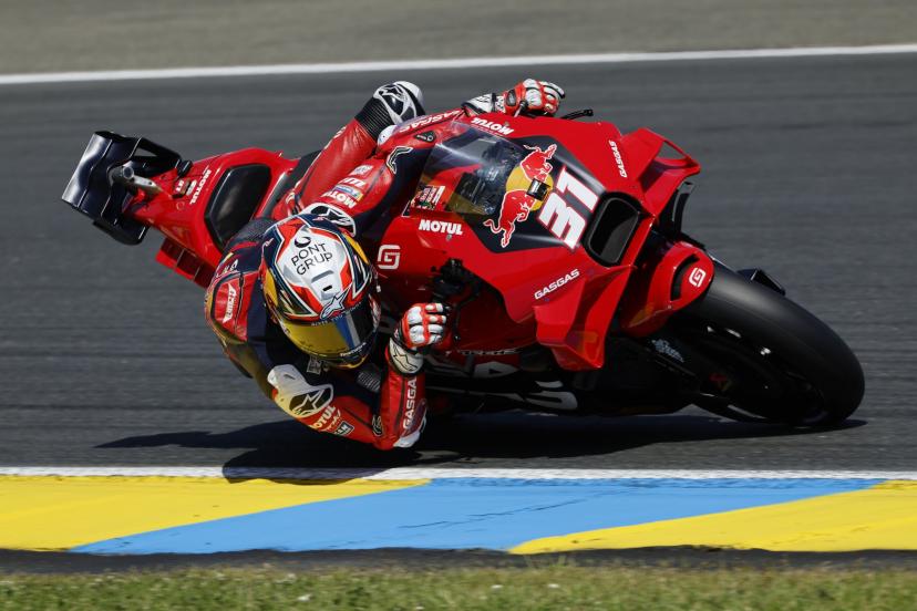 Pedro Acosta leaning into a sharp corner demonstrating aggressive body position and knee down technique